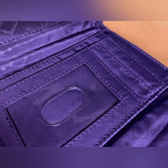 Vera Bradley Wallet Batik Leaves - Picture 5 of 8